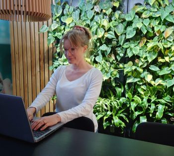 Nostokuva julkaisusta The green walls of the office have a positive effect on skin microbiota and regulation of the immunological defense system