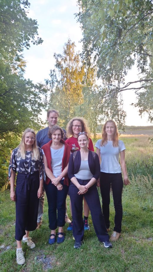 BIOD-hankkeen koulutustilaisuus Kaarinassa loppukesällä 2022. Kuvassa takana vasemmalta Juho Rajaniemi, Aki Sinkkonen ja Anna Luukkonen, edessä vasemmalta Marja Roslund, Laura Uimonen ja Laura Kummola.